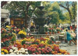 CPSM GRASSE, LA PLACE AUX AIRES, SA FONTAINE, SON MARCHE AUX FLEURS, ALPES MARITIMES 06 - Grasse