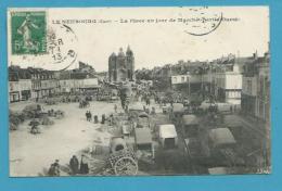 CPA - La Place Un Jour De Marché LE NEUBOURG 27 - Le Neubourg