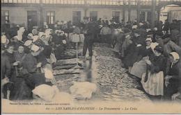 CPA Marché Marchands Ambulants Circulé Les SABLES D'OLONNE - Märkte