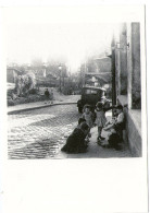 CPM     ROBERT DOISNEAU   RUE VILIN BELLEVILLE   1956      ENFANTS DANS LA RUE - Doisneau