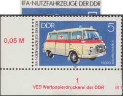 DDR 1982 Y&T 2393. Curiosité, Impression Noire Double. Ambulance IFA, B 1000. Logo De La Croix-Rouge Sur La Vitre - Secourisme