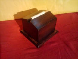 § VINTAGE § ANCIEN DISTRIBUTEUR A CIGARETTES EN BOIS  VERNIS COMME NEUF - Boxes