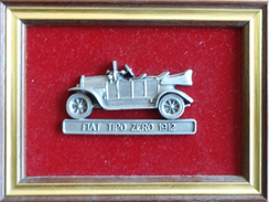 Lot De 2 Cadres Dorés Avec Voiture Miniature En étain: Mercedes Benz 1928, Fiat Tipo Zero 1912 (Etains De La Mer) - Stagno