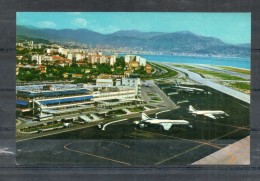 06. Aéroport De Nice. Vue Aérienne. Cpsm Petit Format - Transport (air) - Airport