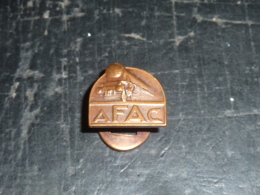 BOUTONNIERE - AFAC - ASSOCIATION FRANCAISE DES AMIS DU CHEMINS DE FER - RARE AVIRON SPORT - Railway