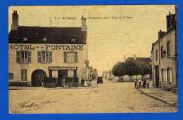 Artenay . Loiret . Perspective De La Rue De La Gare . Cpa : Toilée . Rousseur Recto Verso . - Artenay