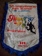 ULTRA RARE FLAG 1987 Communists SMALL DOOR DKMS FOOTBALL III PLACE USED - Kleding, Souvenirs & Andere