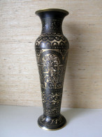 VINTAGE HANDMADE BRASS VASE / INDIA - HAND ETCHED, 34 CM - Asian Art