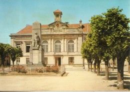 55. Vigneulles Les Hattonchatel. La Mairie Et Le Monument Aux Morts. Cpsm Grand Format - Vigneulles Les Hattonchatel