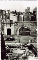 CPSM - 06 - ANTIBES - Echappée Sur La Vieille Porte Et Les Remparts - - Antibes - Old Town