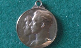 1914, Steun Aan De Weezen Van Den Oorlog, Secours Aux Orphelins De La Guerre, 4 Gram (med354) - Souvenir-Medaille (elongated Coins)