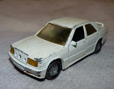 ANCIENNE VIEILLE VOITURE MATCHBOX MINIATURE 1 / 43 / MERCEDES 190 E - Matchbox