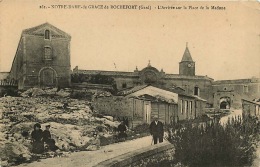 30  NOTRE - DAME DE GRACE  DE  ROCHEFORT  L'ARRIVEE SUR LA PLACE DE LA MADONE - Rochefort-du-Gard