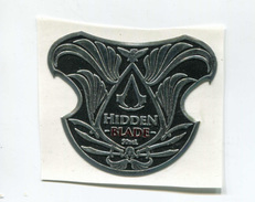 Rare étiquette En étain Autocollante  "Assassin's Creed Hidden Blade" Tin Game Label - Merchandising