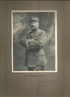 Photographie Dédicacée , 19 X 14 Sur Support 32.5 X 25 , Militaria , Le Général NAULIN , Frais France : 3.35€ - Dédicacées