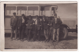 Carte Postale Photo BUS-AUTOBUS-CAR-CAMION-VOITURE-TRANSPORT Groupe  De Contrôleurs Avec Képis - Buses & Coaches