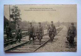 GREVE DES CHEMINS DE FER (NORD) - Une Patrouille Parcourant Les Voies Du Pont De La Briche - Grèves