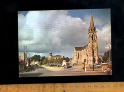 MERIGNAC Gironde 33 : La Place Et L'église  1981 / Auto Peugeot 404 Cabriolet Citroen DS 2CV Camionette - Merignac