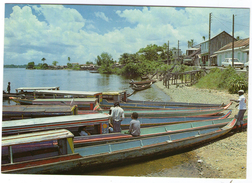 CPM   SAINT LAURENT DU MARONI          LES BATEAUX TAXIS - Saint Laurent Du Maroni