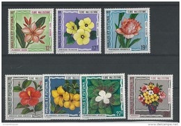 WALLIS - 1973 - POSTE AERIENNE YVERT N° 49/55 ** MNH - COTE = 32.5 EUROS - FLORE - Nuovi