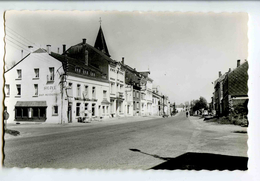 C 19012  -  Etalle  -  La Grand'rue Et L'Eglise  -  Photo Véritable - Etalle