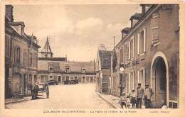 89 - YONNE / Courson Les Carrières - La Halle Et Hôtel De La Poste - Animée - Courson-les-Carrières