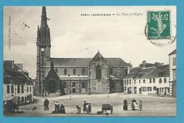 CPA La Place Et L'Eglise LANDIVISIAU 29 - Landivisiau