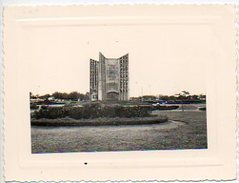 Photos Du TOGO Dont Le Monument En Homage Au Peuple (neuf 9 Photos) Voiture Renault R8 - Togo