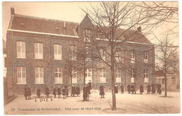 Nederbrakel - Pensionnat De Nederbrakel - Une Cour De Récréation - Geanimeerd - Brakel