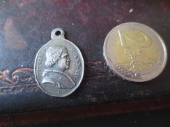 PENDENTIF - PIVS IX P. M. ANN. XII 1830- MARIA CONCEPITA SENZA PEITATO- Métal Argent -voir Photos - Pendants