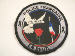 INSIGNE TISSUS PATCH DE LA POLICE NATIONALE (EN DEUIL) ETAT EXCELLENT SUR VELCROS - Police & Gendarmerie