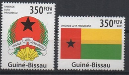 Guiné-Bissau Guinea Guinée Bissau 2011 Mi. 5383-84 Symbols Flag Coat Of Arm Drapeau Fahne - Postzegels
