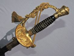 MARINE NATIONALE  : TRES BELLE EPEE OFFICIER à CLAVIER + DRAGONNE   à Voir .......... - Armes Blanches