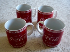 LOT DE 4 SUPERBES MUG - COCA-COLA - Drink - Coke - The Pause That Refreshes - Refreshing - Kopjes, Bekers & Glazen