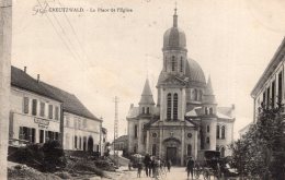 V7447 Cpa 57 Creutzwald - La Place De L'Eglise - Creutzwald