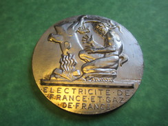 Médaille D'Ancienneté/ Entreprise/ Electricité De France Et Gaz De France/30 Années De Service/CARON/Type1961     MED102 - Professionnels / De Société