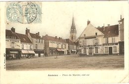 AUNEAU   ---  Place Du Marché, Coté Est - Auneau