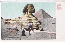 CAIRE-  SPHINX  ET LA GRANDE  PYRAMIDE  (CHEOPS)    CPA    TBE - Sphinx