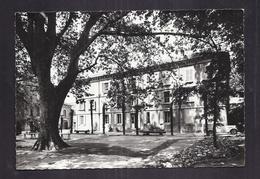 CPSM 84 - BEAUMES-DE-VENISE - Hostellerie Du Château - La Façade - TB PLAN CENTRE VILLAGE Petite Animation AUTOMOBILE - Beaumes De Venise