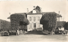 94   MANDRES    LA  MAIRIE   (   BEL   AUTOCAR  DE  LA  SOCIETE   MICHON ET  CAMION  MILITAIRE - Mandres Les Roses