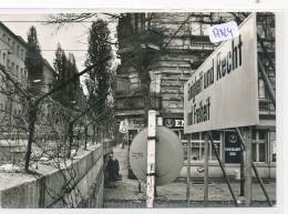 Photo ( Format CPM GF ) -17824  Allemagne -Sektorengrenze In NeuKölln (Mauer)-Envoi Gratuit - Berlin Wall