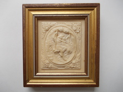 - Ancien Tableau. Bas Relief En Calcaire Pétrifié. Amoureux Sur Une Balançoire - - Sonstige & Ohne Zuordnung