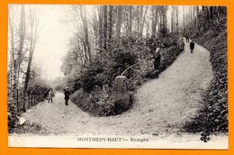 55. Montmédy. Les Rampes De La Ville Haute. Enfants Et Militaire. 1925 - Montmedy