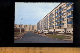 GRANDE SYNTHE Nord 59 : Cité ;  Bloc J Rue Colbert / Auto Simca Chambord ? - Grande Synthe