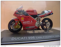 MOTO DUCATI 996  CARL FOGARTY 1999 - Motorfietsen