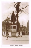 RB 1162 - Real Photo Postcard - Bunyan's Statue Bedford - Bedfordshire - Bedford