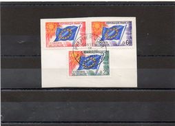 FRANCE   3 TIMBRES   1963-71       Y&T: 29-30-34  Conseil De L'Europe     Sur Fragment Oblitérés - Used