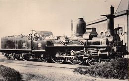 ¤¤  -  Carte-Photo Non Située   -  Chemin De Fer  -  Locomotive Du P.L.M En Gare , Cheminots   -  ¤¤ - Materiale