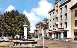 38-LA TOUR -DU-PIN- LE CHAMP DE MARS ET L'HÔTEL DE FRANCE - La Tour-du-Pin