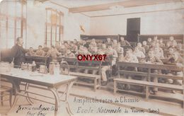 Carte Postale Photo VOIRON (Isère) Amphithéâtre De Chimie-ECOLE Nationale-Classe-ENSEIGNEMENT-Elèves Aux Pupitres RARE - Voiron